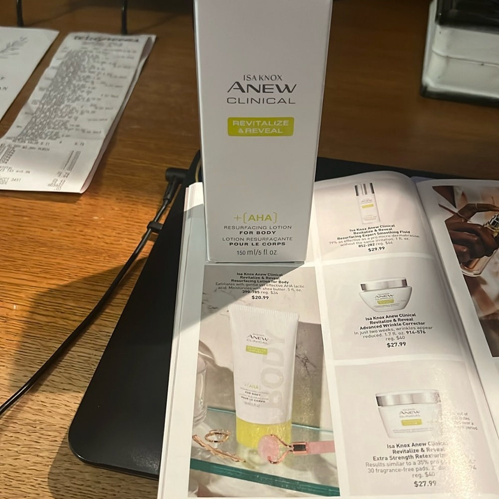 Avon Isa Knox clinical resurfacing body lotion